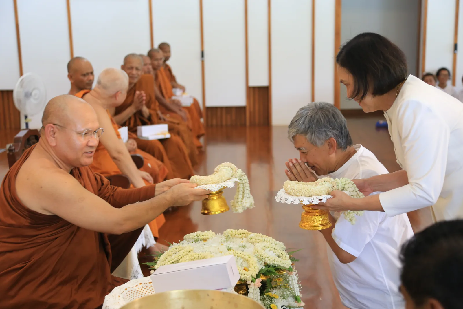 ประมวลภาพบรรยากาศ พิธีสรงน้ำท่านพระอาจารย์ในงานมุทิตาสักการะอายุวัฒนมงคล ๕๖ ปี