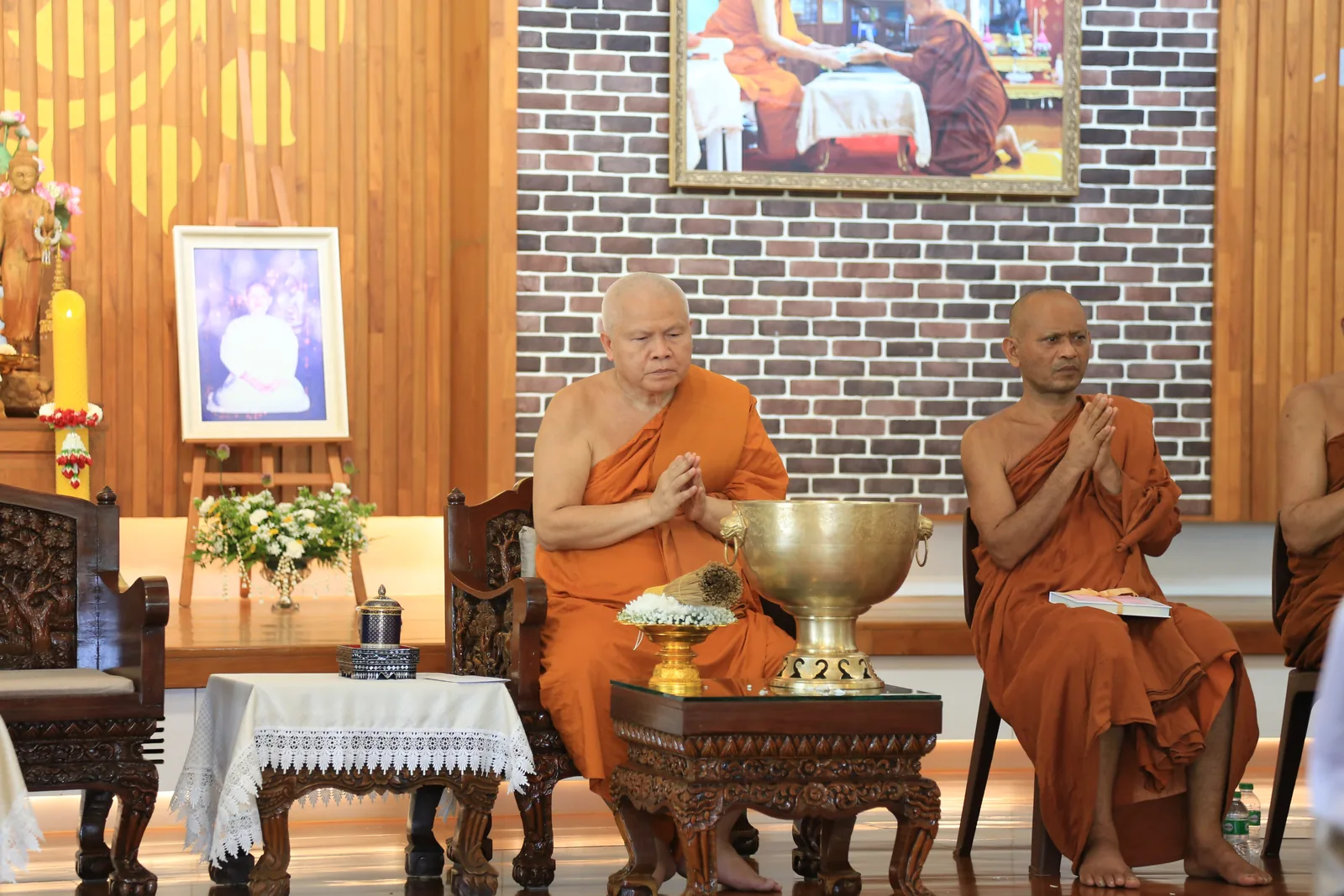 ประมวลภาพบรรยากาศ พิธีสรงน้ำท่านพระอาจารย์ในงานมุทิตาสักการะอายุวัฒนมงคล ๕๖ ปี