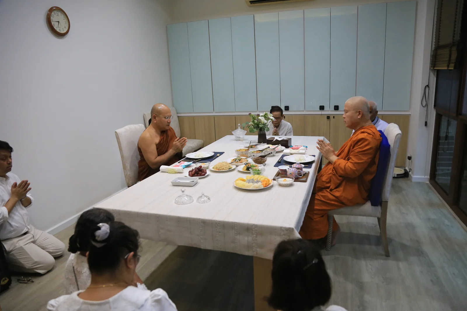 ประมวลภาพบรรยากาศ พิธีสรงน้ำท่านพระอาจารย์ในงานมุทิตาสักการะอายุวัฒนมงคล ๕๖ ปี