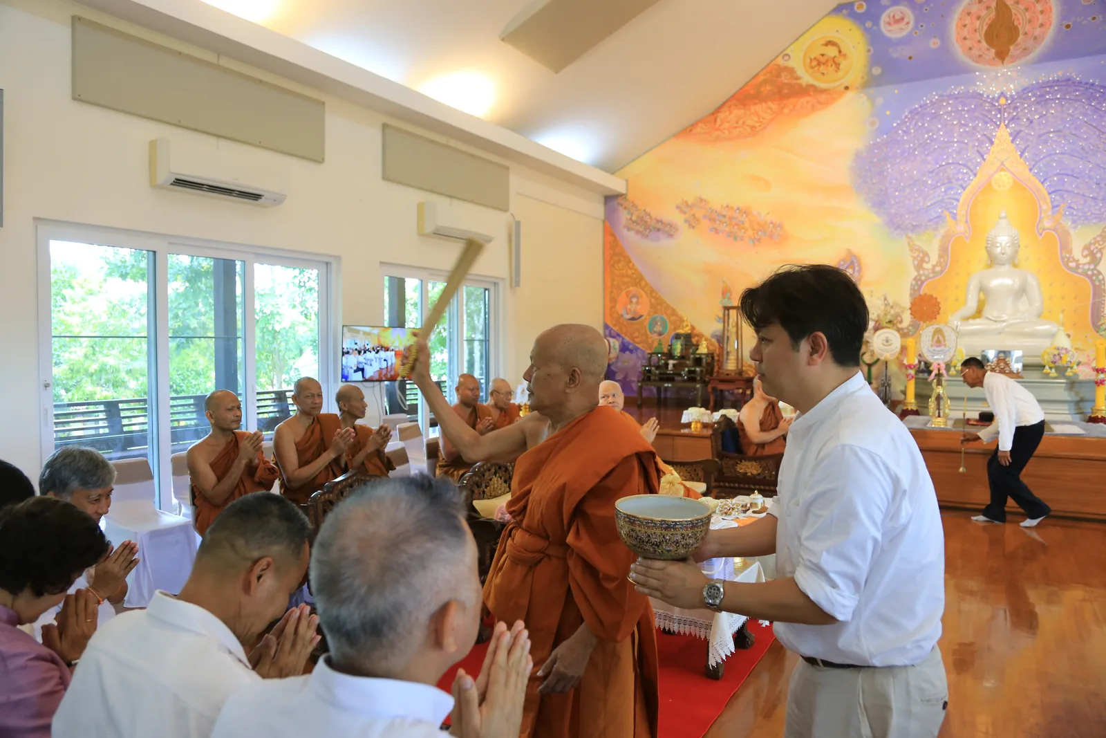 ประมวลภาพบรรยากาศ พิธีสรงน้ำท่านพระอาจารย์ในงานมุทิตาสักการะอายุวัฒนมงคล ๕๖ ปี