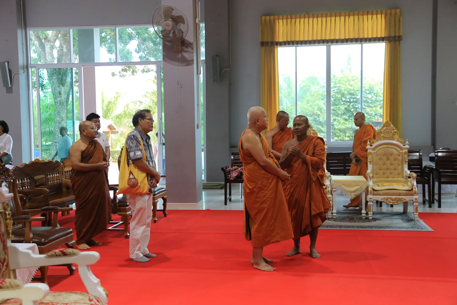 ประมวลภาพบรรยากาศ พิธีสรงน้ำท่านพระอาจารย์ในงานมุทิตาสักการะอายุวัฒนมงคล ๕๖ ปี