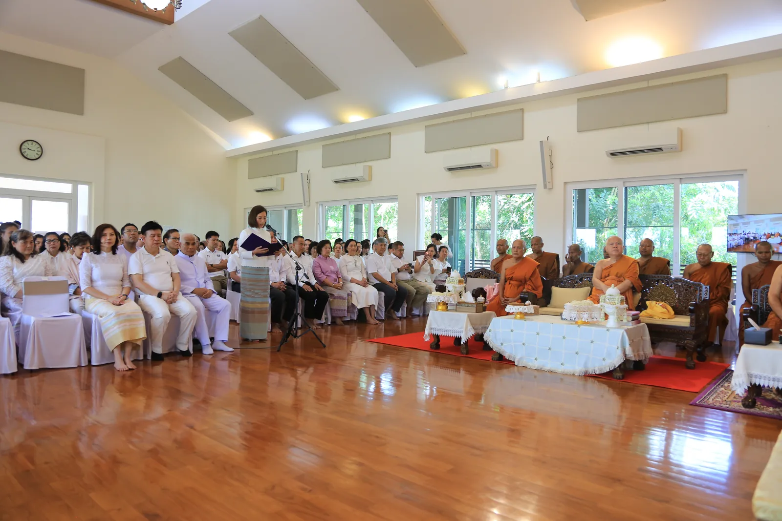 ประมวลภาพบรรยากาศ พิธีสรงน้ำท่านพระอาจารย์ในงานมุทิตาสักการะอายุวัฒนมงคล ๕๖ ปี