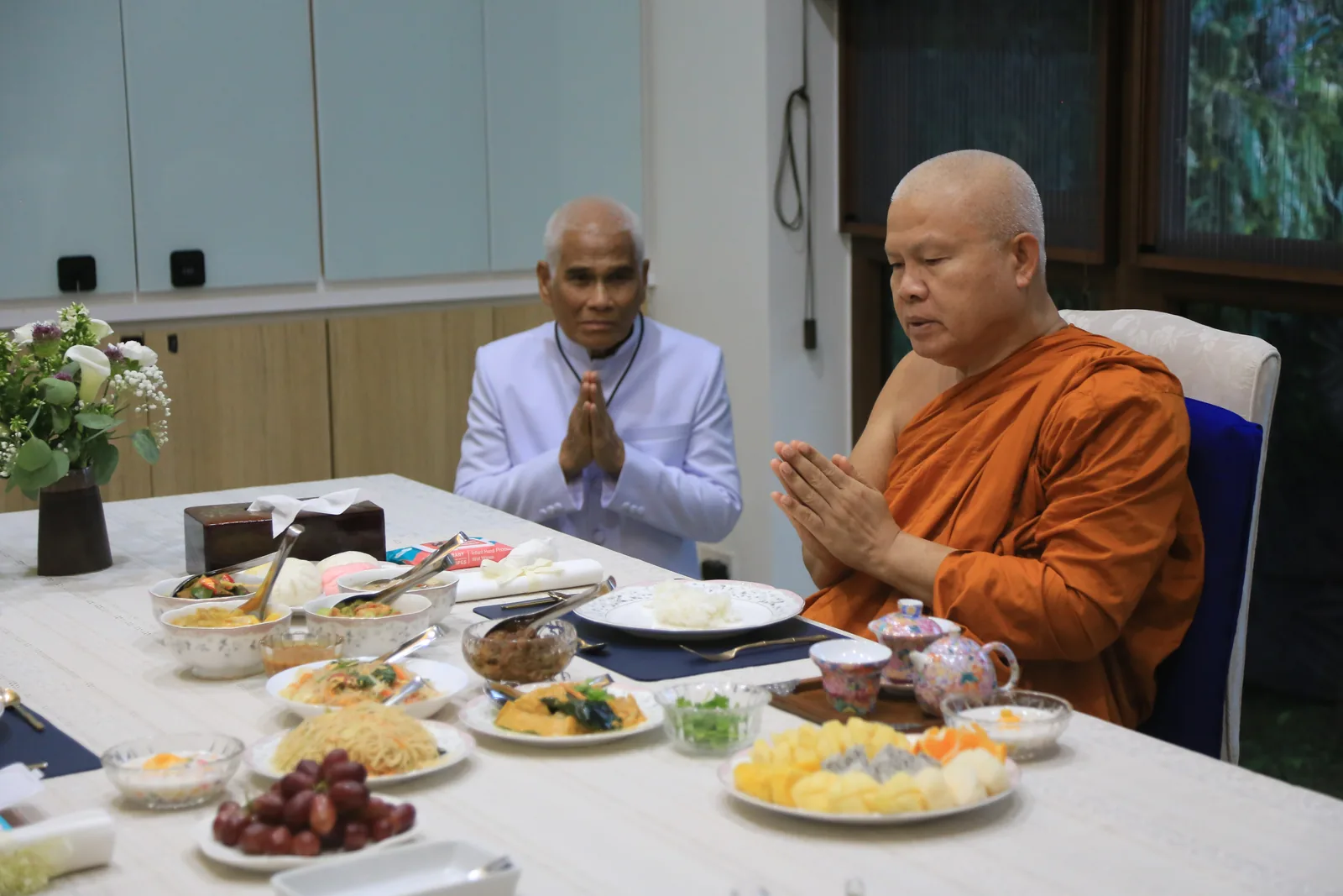 ประมวลภาพบรรยากาศ พิธีสรงน้ำท่านพระอาจารย์ในงานมุทิตาสักการะอายุวัฒนมงคล ๕๖ ปี