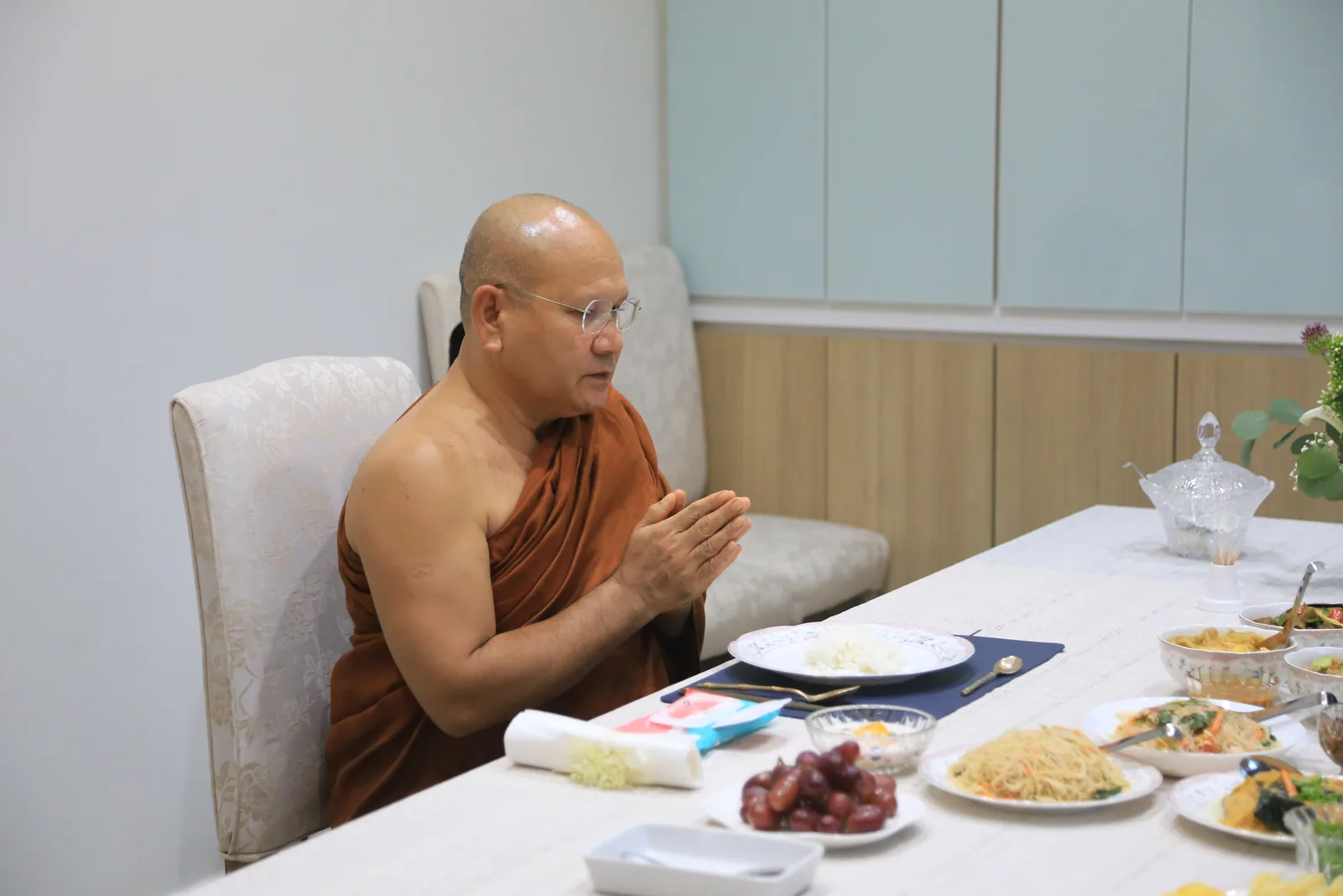 ประมวลภาพบรรยากาศ พิธีสรงน้ำท่านพระอาจารย์ในงานมุทิตาสักการะอายุวัฒนมงคล ๕๖ ปี