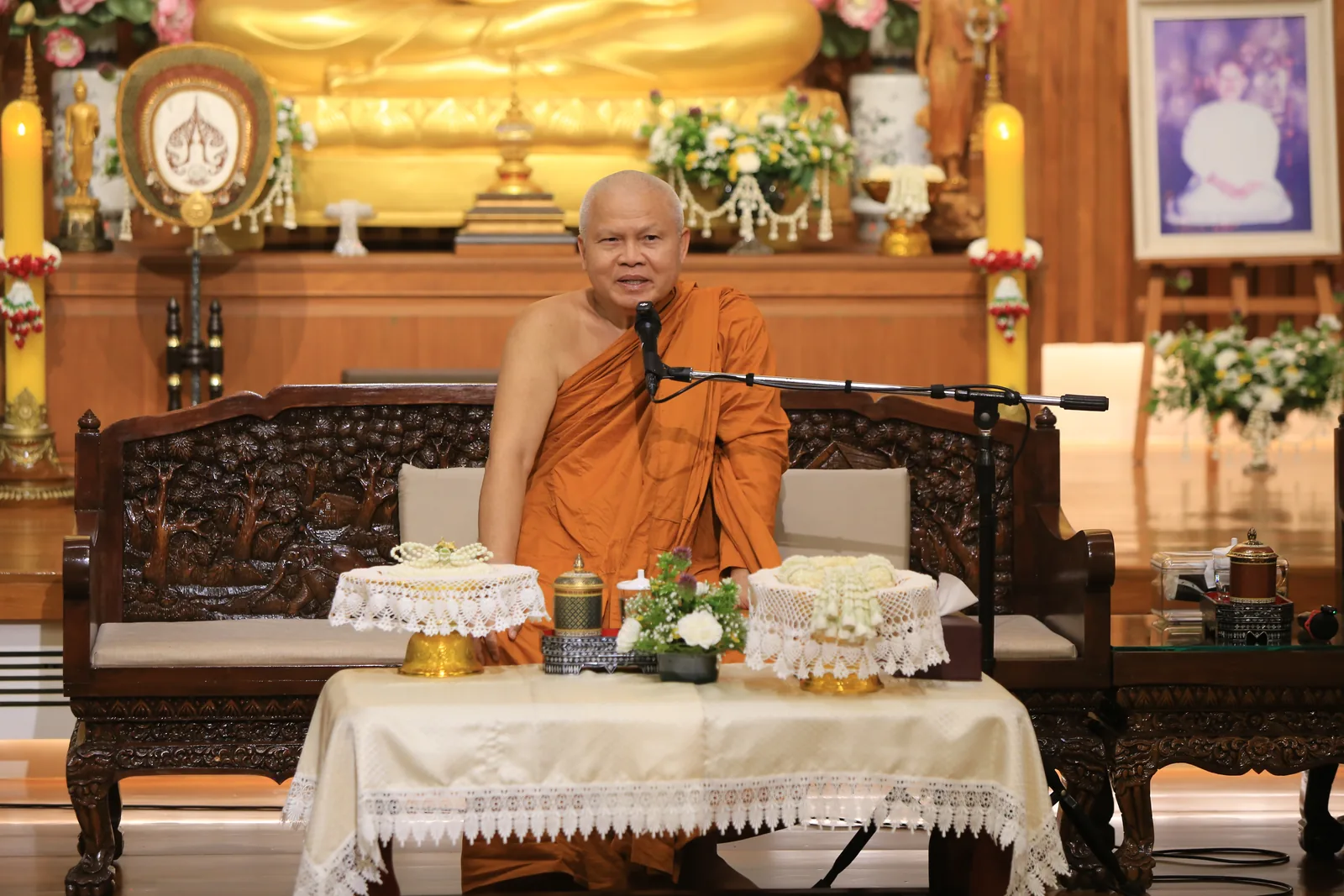 ประมวลภาพบรรยากาศ พิธีสรงน้ำท่านพระอาจารย์ในงานมุทิตาสักการะอายุวัฒนมงคล ๕๖ ปี