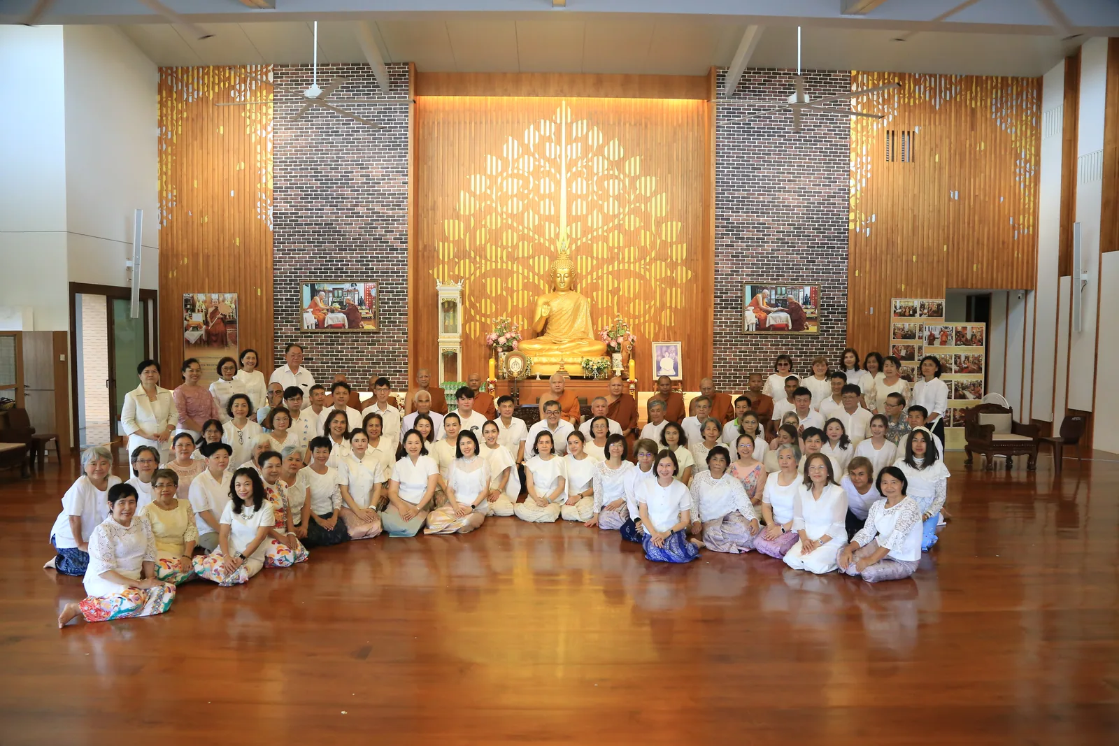 ประมวลภาพบรรยากาศ พิธีสรงน้ำท่านพระอาจารย์ในงานมุทิตาสักการะอายุวัฒนมงคล ๕๖ ปี