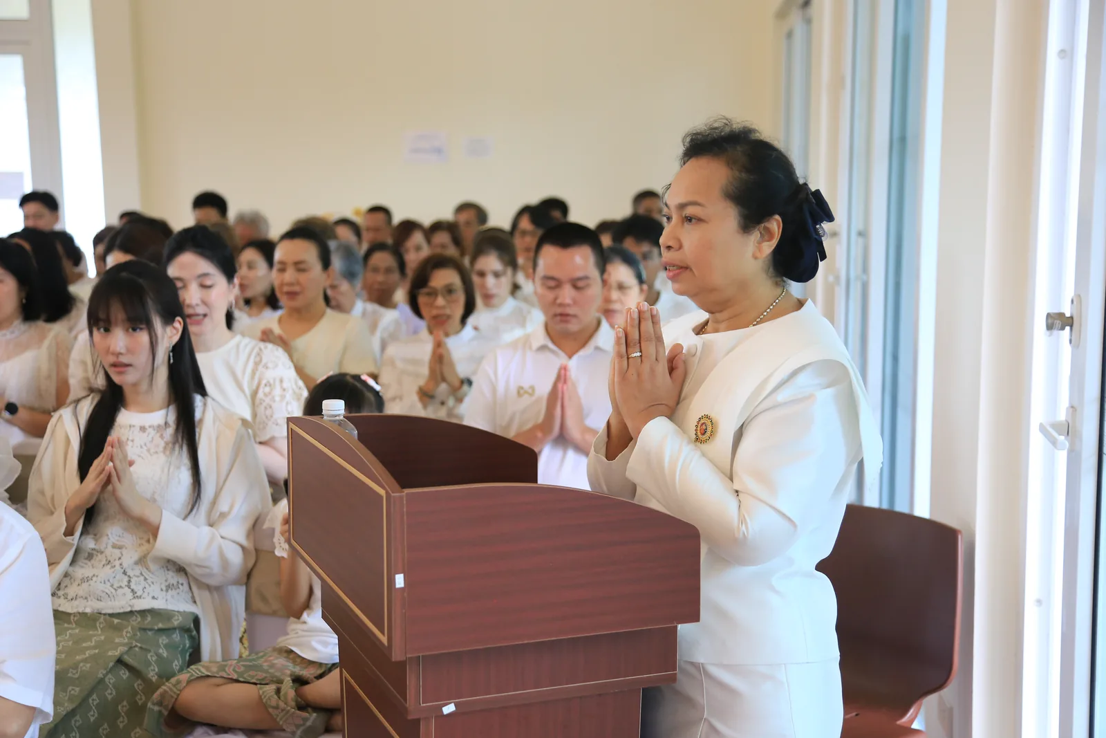 ประมวลภาพบรรยากาศ พิธีสรงน้ำท่านพระอาจารย์ในงานมุทิตาสักการะอายุวัฒนมงคล ๕๖ ปี