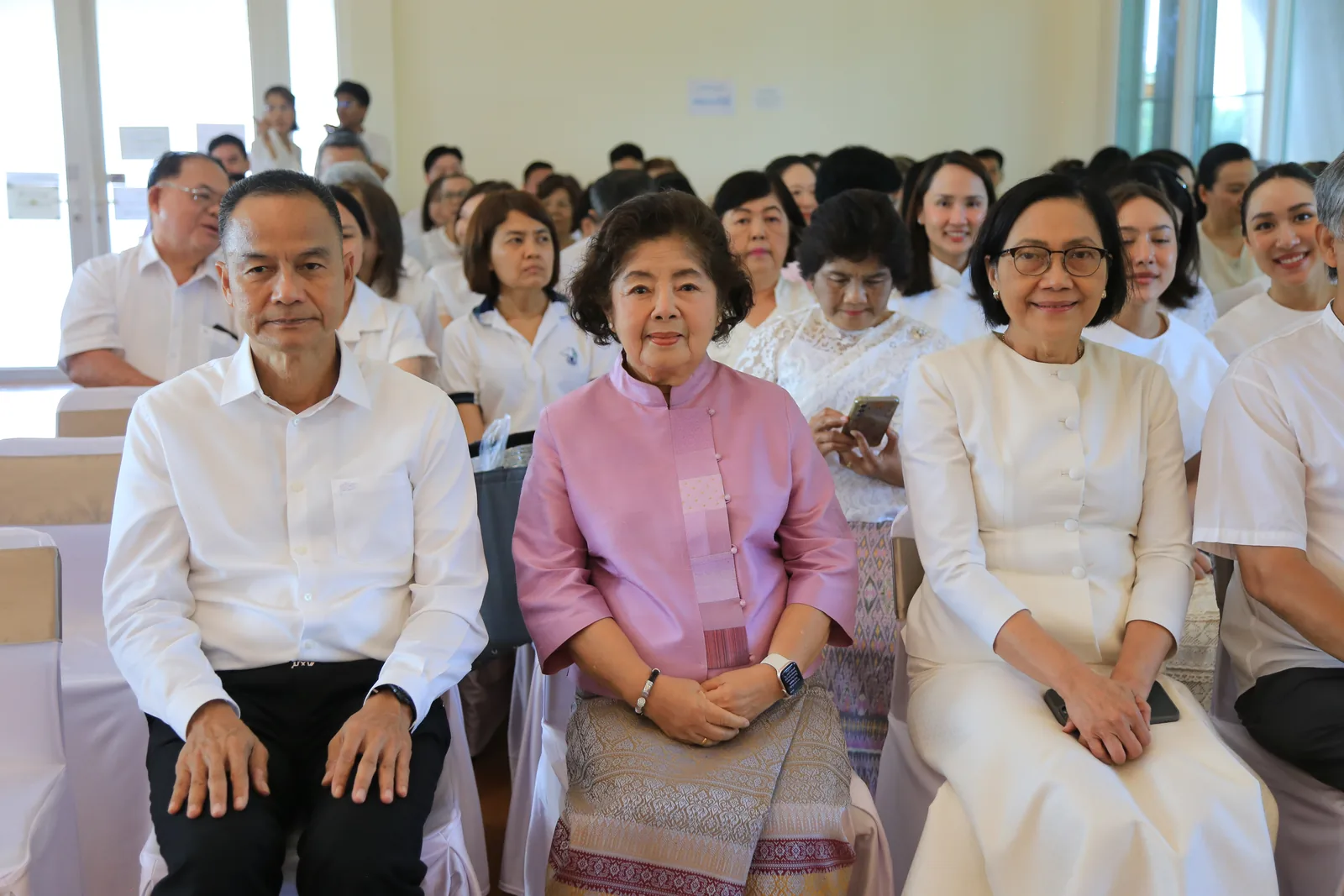 ประมวลภาพบรรยากาศ พิธีสรงน้ำท่านพระอาจารย์ในงานมุทิตาสักการะอายุวัฒนมงคล ๕๖ ปี