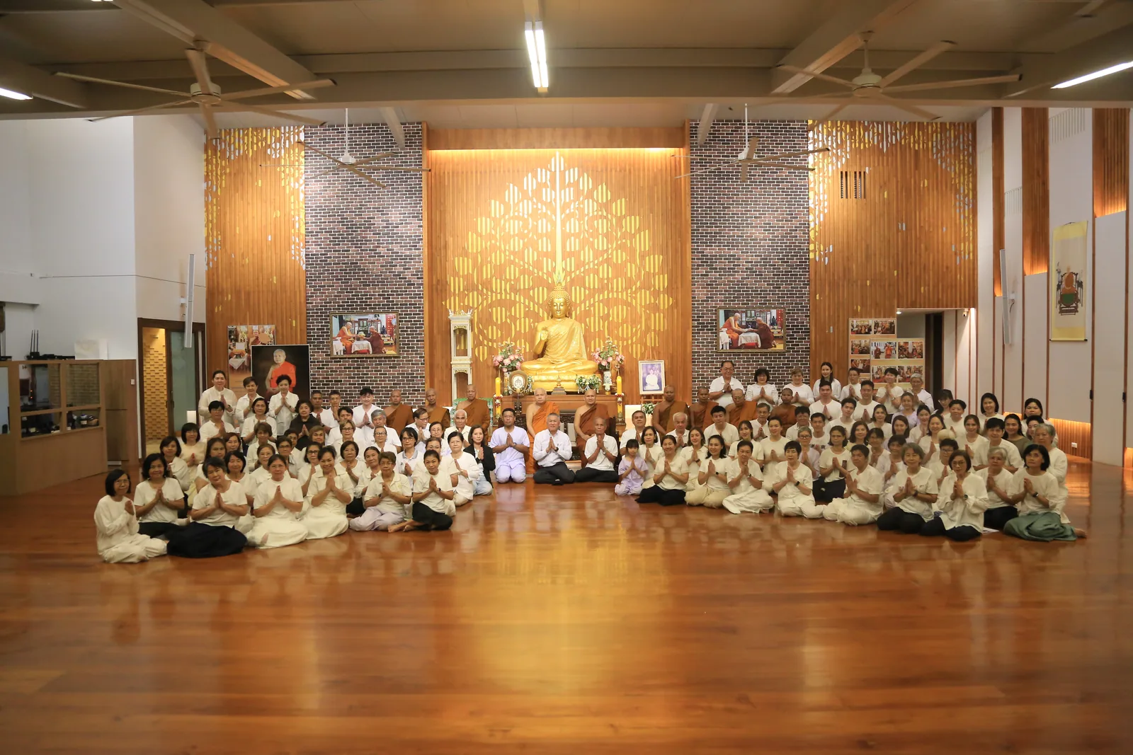 ประมวลภาพบรรยากาศ พิธีสรงน้ำท่านพระอาจารย์ในงานมุทิตาสักการะอายุวัฒนมงคล ๕๖ ปี