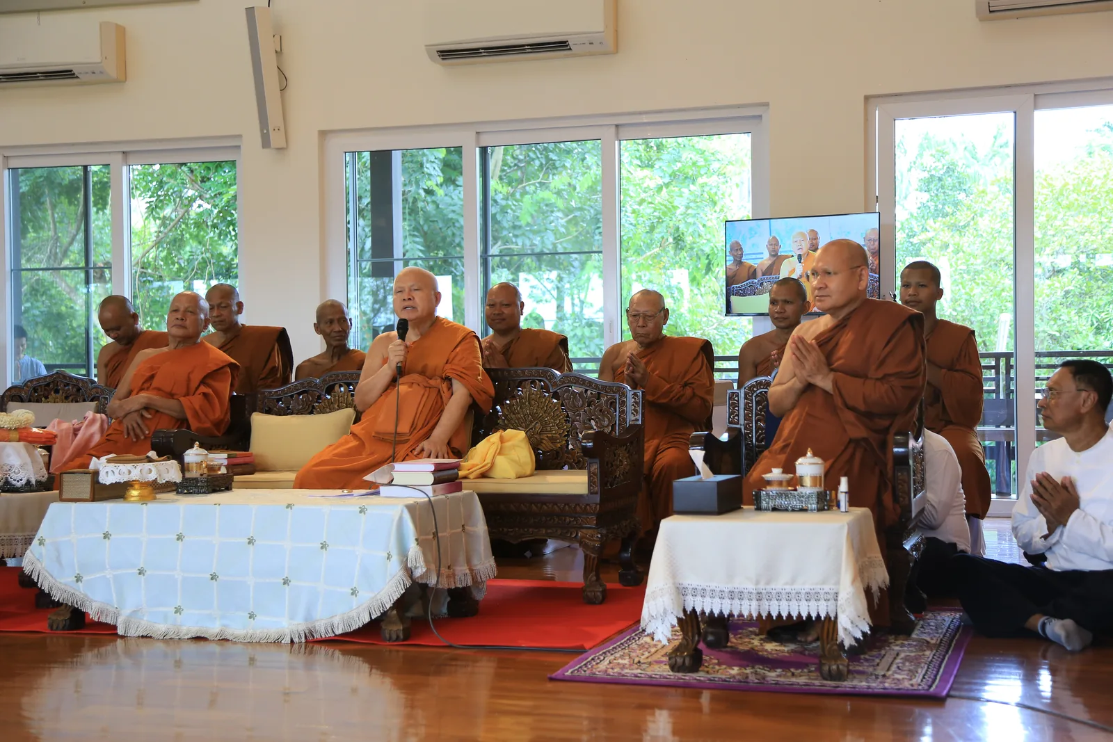 ประมวลภาพบรรยากาศ พิธีสรงน้ำท่านพระอาจารย์ในงานมุทิตาสักการะอายุวัฒนมงคล ๕๖ ปี