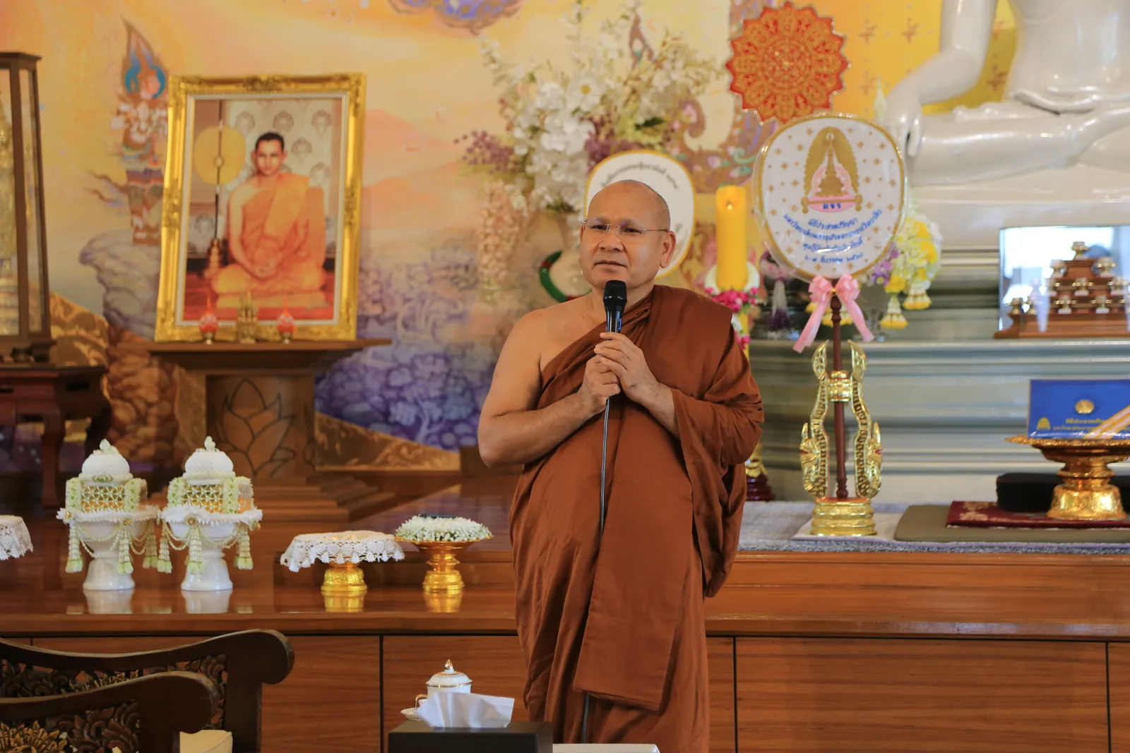 ประมวลภาพบรรยากาศ พิธีสรงน้ำท่านพระอาจารย์ในงานมุทิตาสักการะอายุวัฒนมงคล ๕๖ ปี