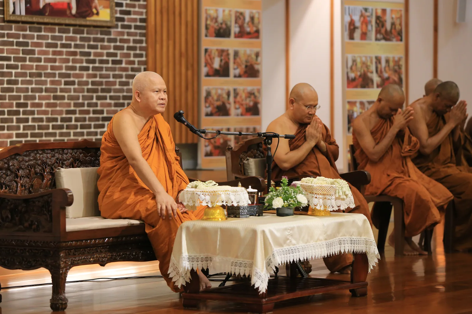 ประมวลภาพบรรยากาศ พิธีสรงน้ำท่านพระอาจารย์ในงานมุทิตาสักการะอายุวัฒนมงคล ๕๖ ปี