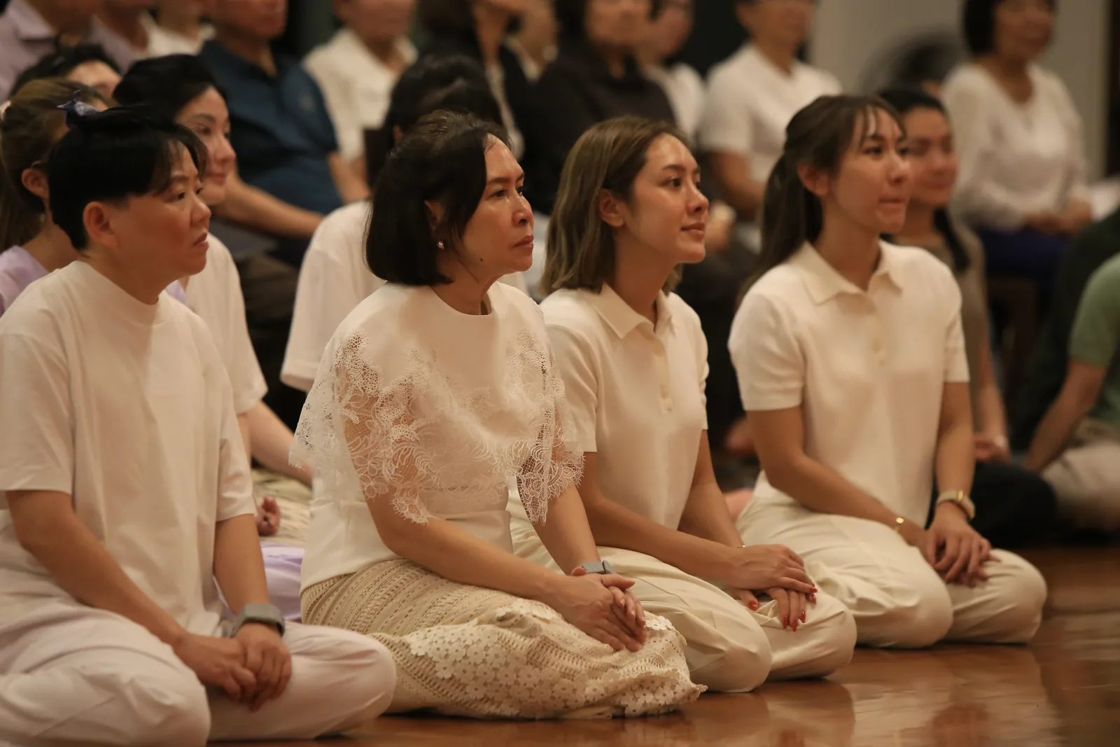 ประมวลภาพบรรยากาศ พิธีสรงน้ำท่านพระอาจารย์ในงานมุทิตาสักการะอายุวัฒนมงคล ๕๖ ปี