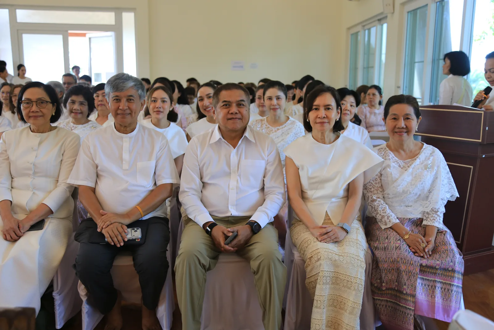ประมวลภาพบรรยากาศ พิธีสรงน้ำท่านพระอาจารย์ในงานมุทิตาสักการะอายุวัฒนมงคล ๕๖ ปี