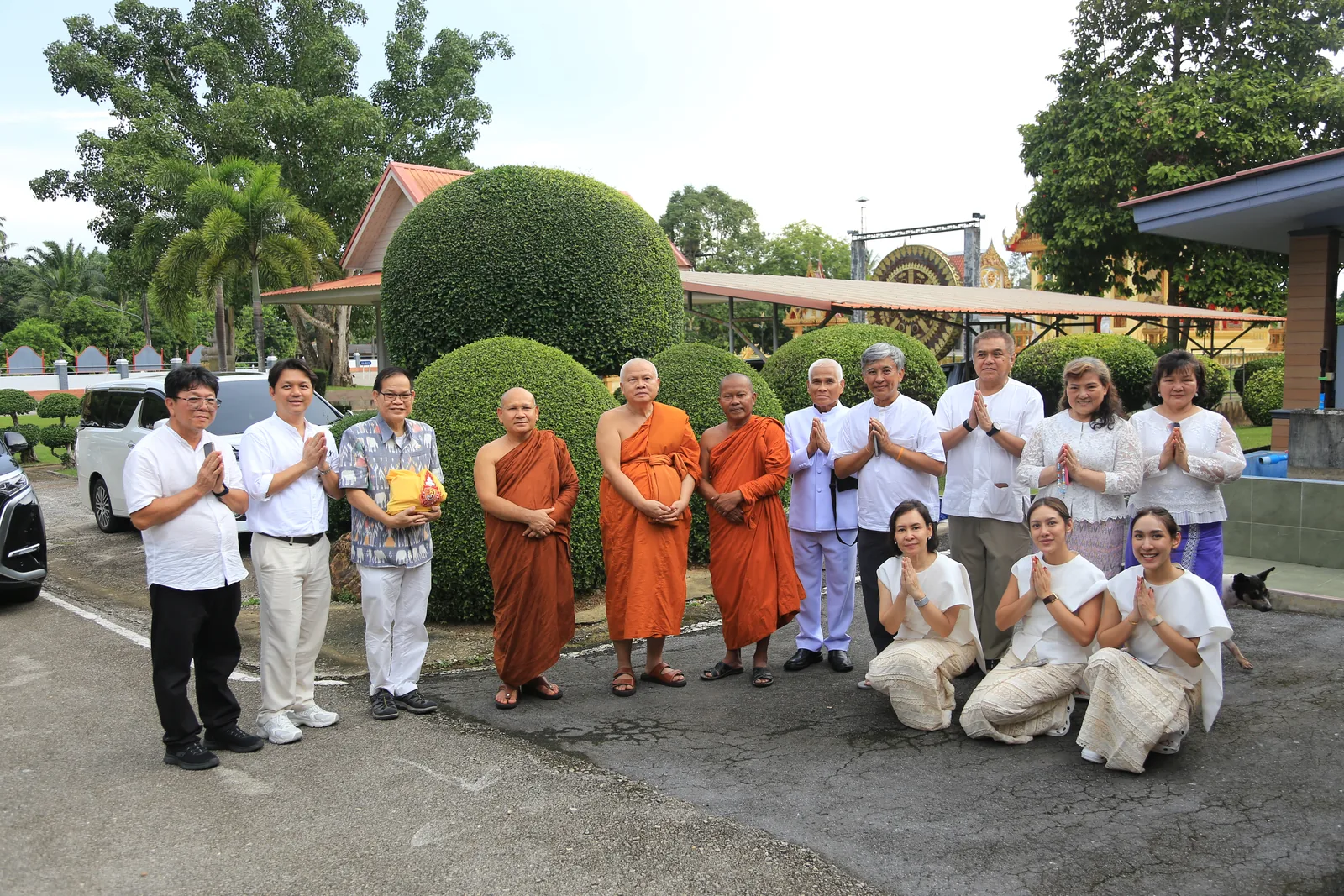ประมวลภาพบรรยากาศ พิธีสรงน้ำท่านพระอาจารย์ในงานมุทิตาสักการะอายุวัฒนมงคล ๕๖ ปี