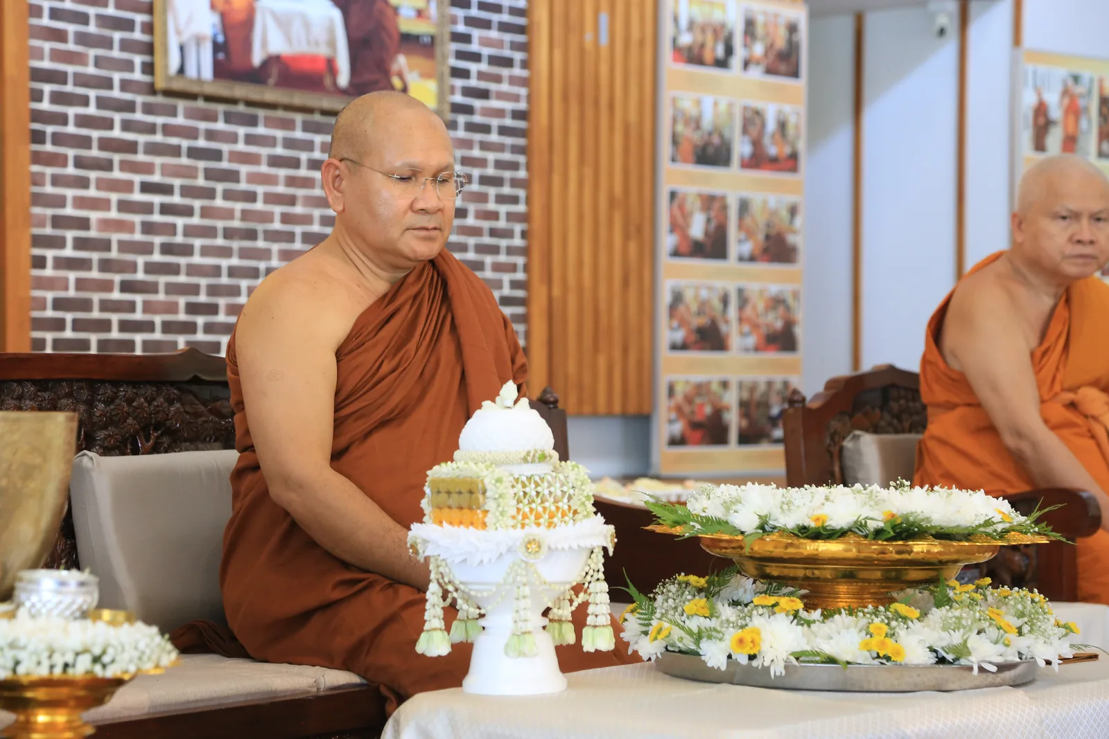 ประมวลภาพบรรยากาศ พิธีสรงน้ำท่านพระอาจารย์ในงานมุทิตาสักการะอายุวัฒนมงคล ๕๖ ปี