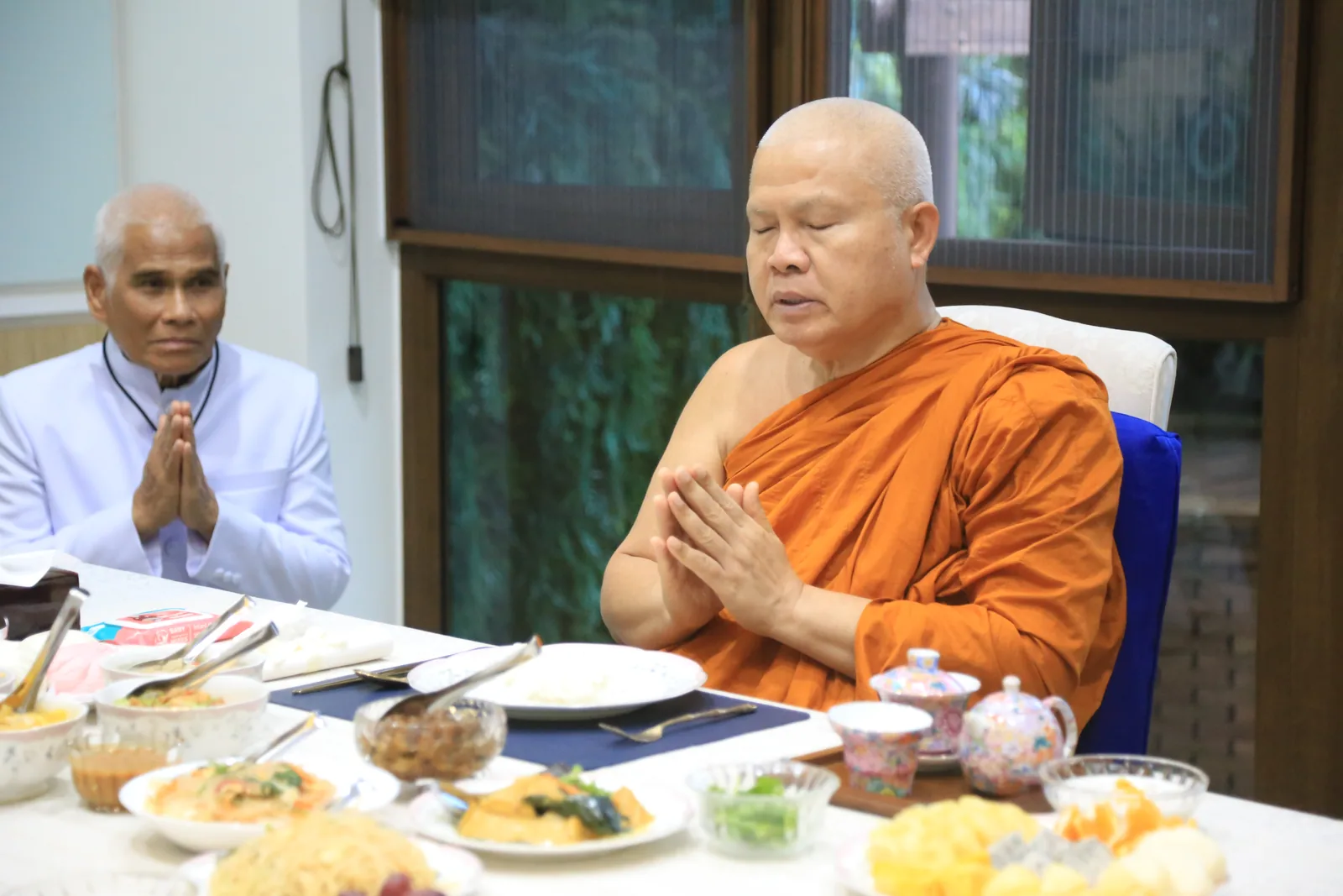 ประมวลภาพบรรยากาศ พิธีสรงน้ำท่านพระอาจารย์ในงานมุทิตาสักการะอายุวัฒนมงคล ๕๖ ปี