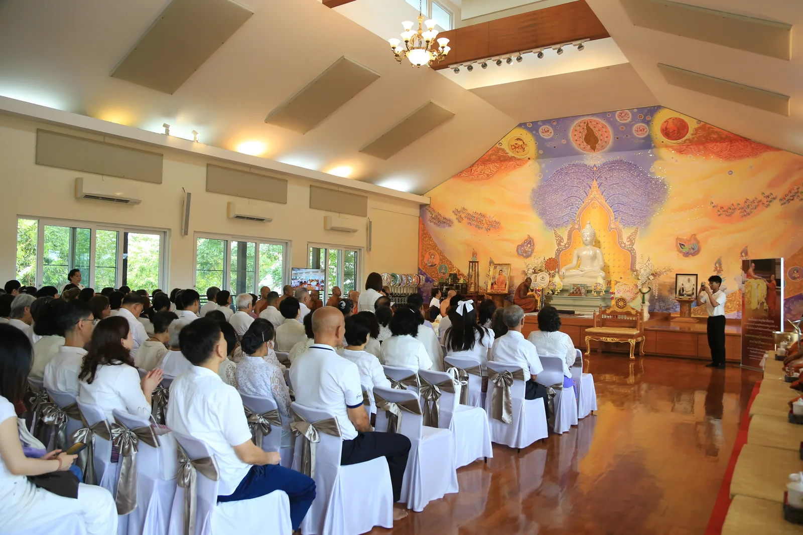 ประมวลภาพบรรยากาศ พิธีสรงน้ำท่านพระอาจารย์ในงานมุทิตาสักการะอายุวัฒนมงคล ๕๖ ปี
