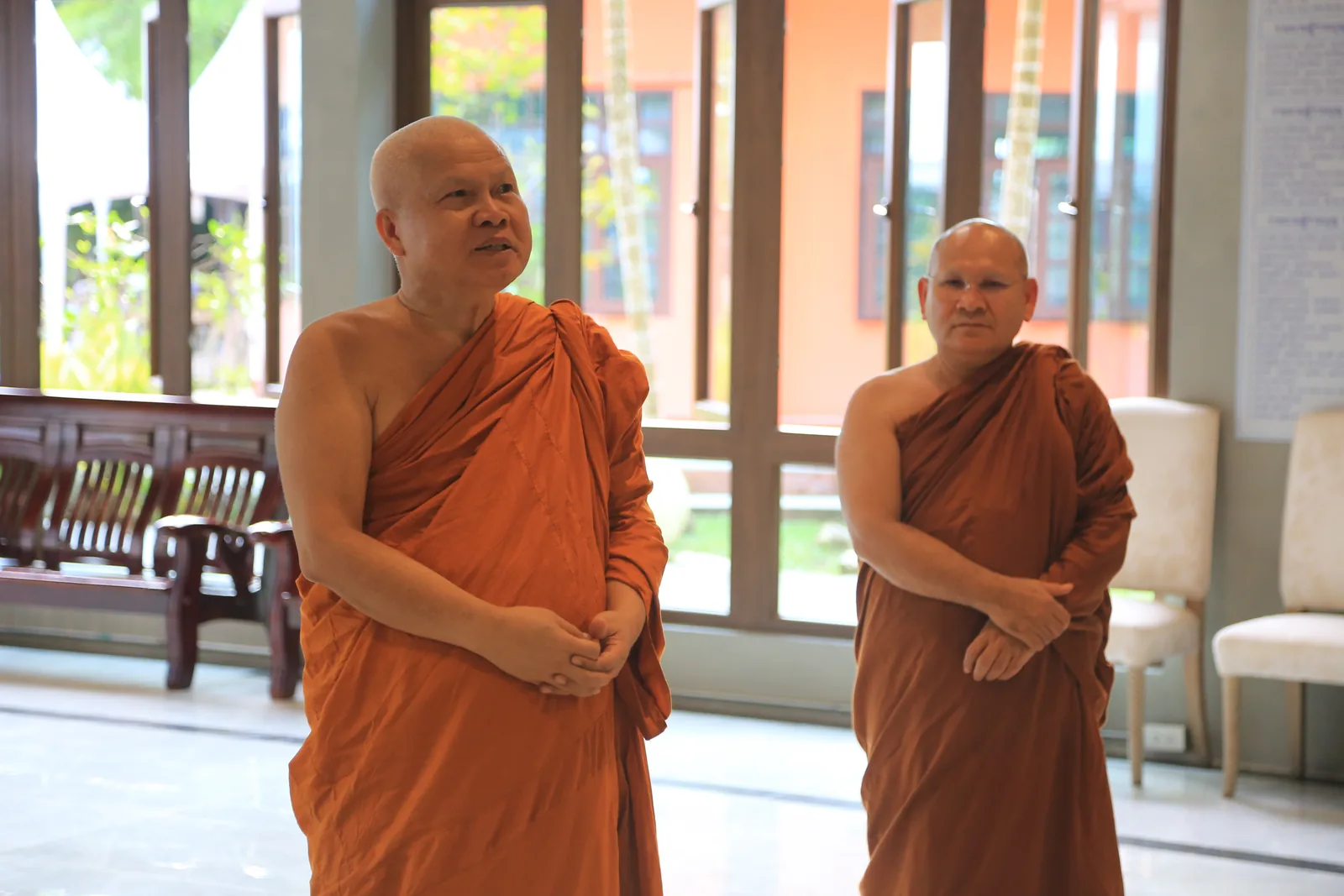ประมวลภาพบรรยากาศ พิธีสรงน้ำท่านพระอาจารย์ในงานมุทิตาสักการะอายุวัฒนมงคล ๕๖ ปี
