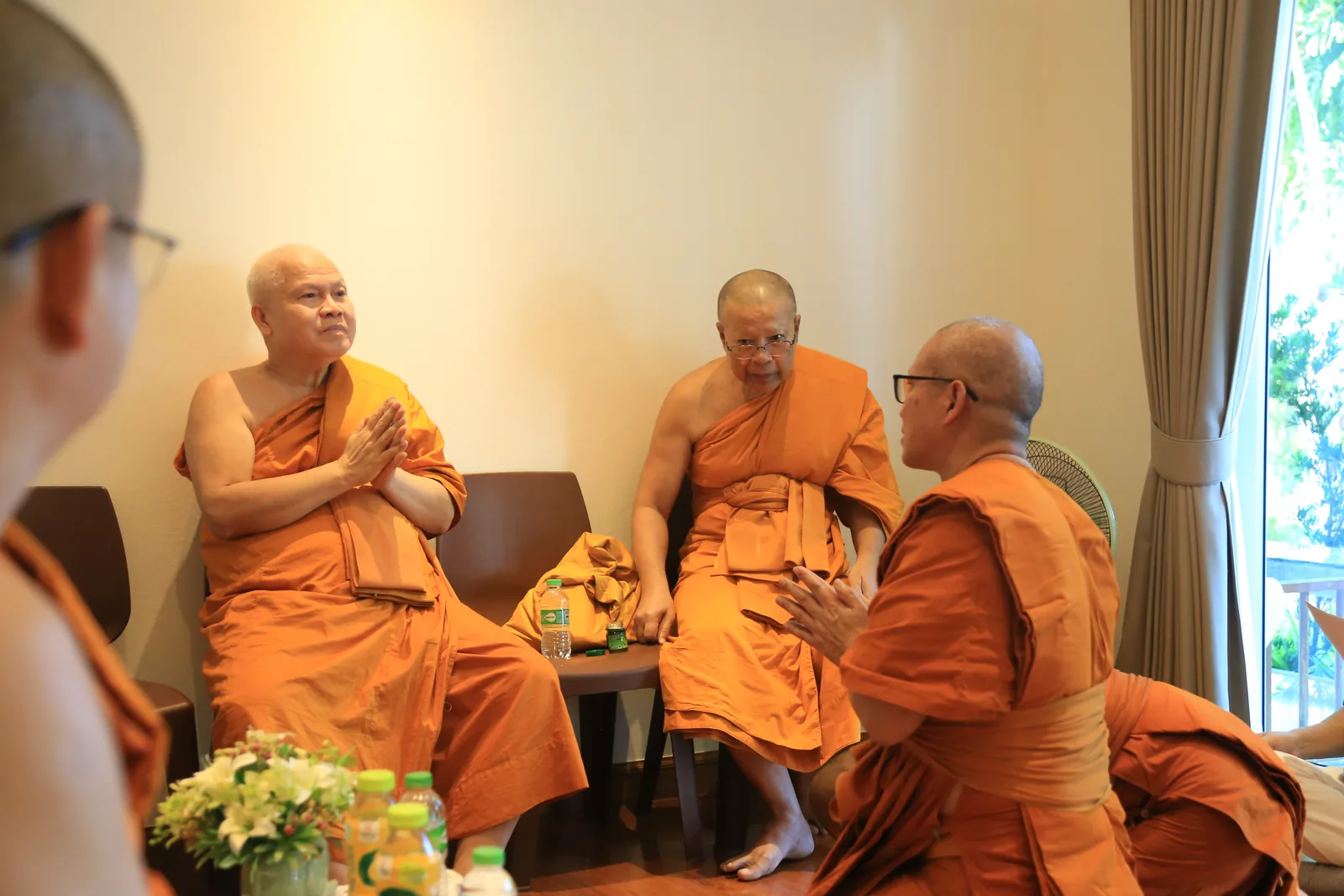 ประมวลภาพบรรยากาศ พิธีสรงน้ำท่านพระอาจารย์ในงานมุทิตาสักการะอายุวัฒนมงคล ๕๖ ปี