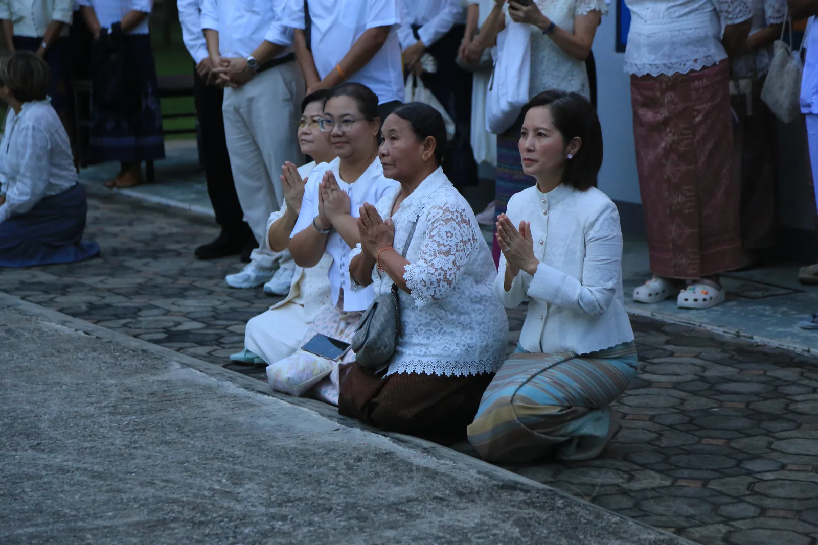 ประมวลภาพบรรยากาศ พิธีสรงน้ำท่านพระอาจารย์ในงานมุทิตาสักการะอายุวัฒนมงคล ๕๖ ปี