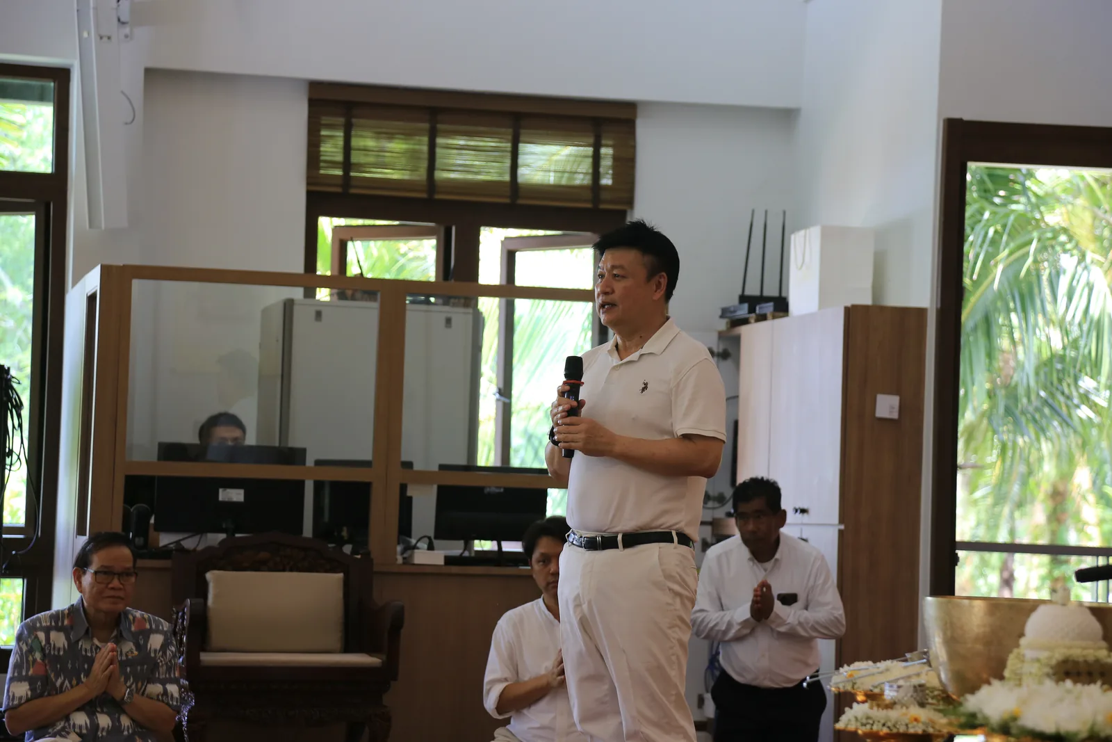 ประมวลภาพบรรยากาศ พิธีสรงน้ำท่านพระอาจารย์ในงานมุทิตาสักการะอายุวัฒนมงคล ๕๖ ปี
