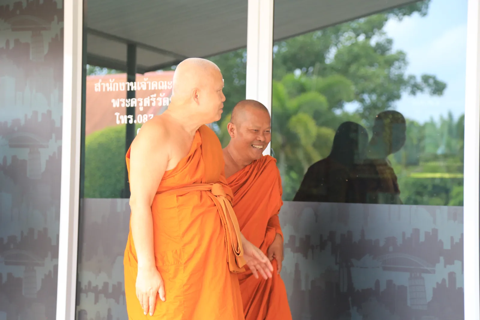 ประมวลภาพบรรยากาศ พิธีสรงน้ำท่านพระอาจารย์ในงานมุทิตาสักการะอายุวัฒนมงคล ๕๖ ปี