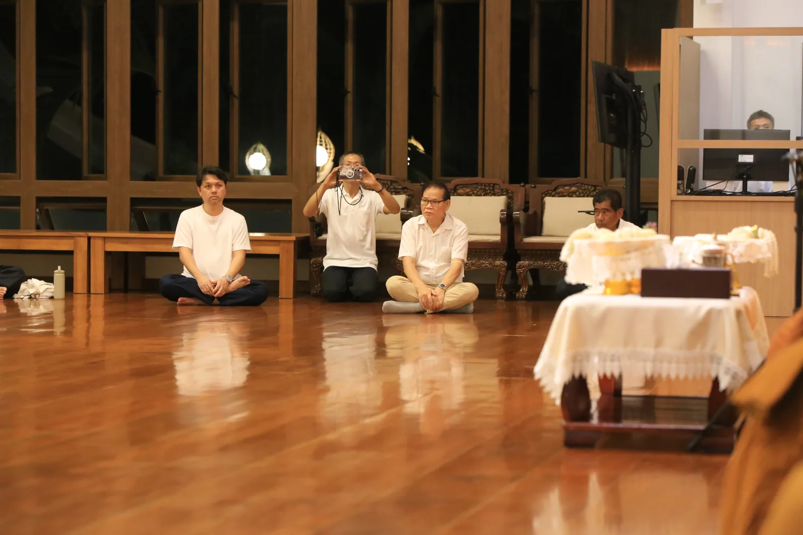 ประมวลภาพบรรยากาศ พิธีสรงน้ำท่านพระอาจารย์ในงานมุทิตาสักการะอายุวัฒนมงคล ๕๖ ปี