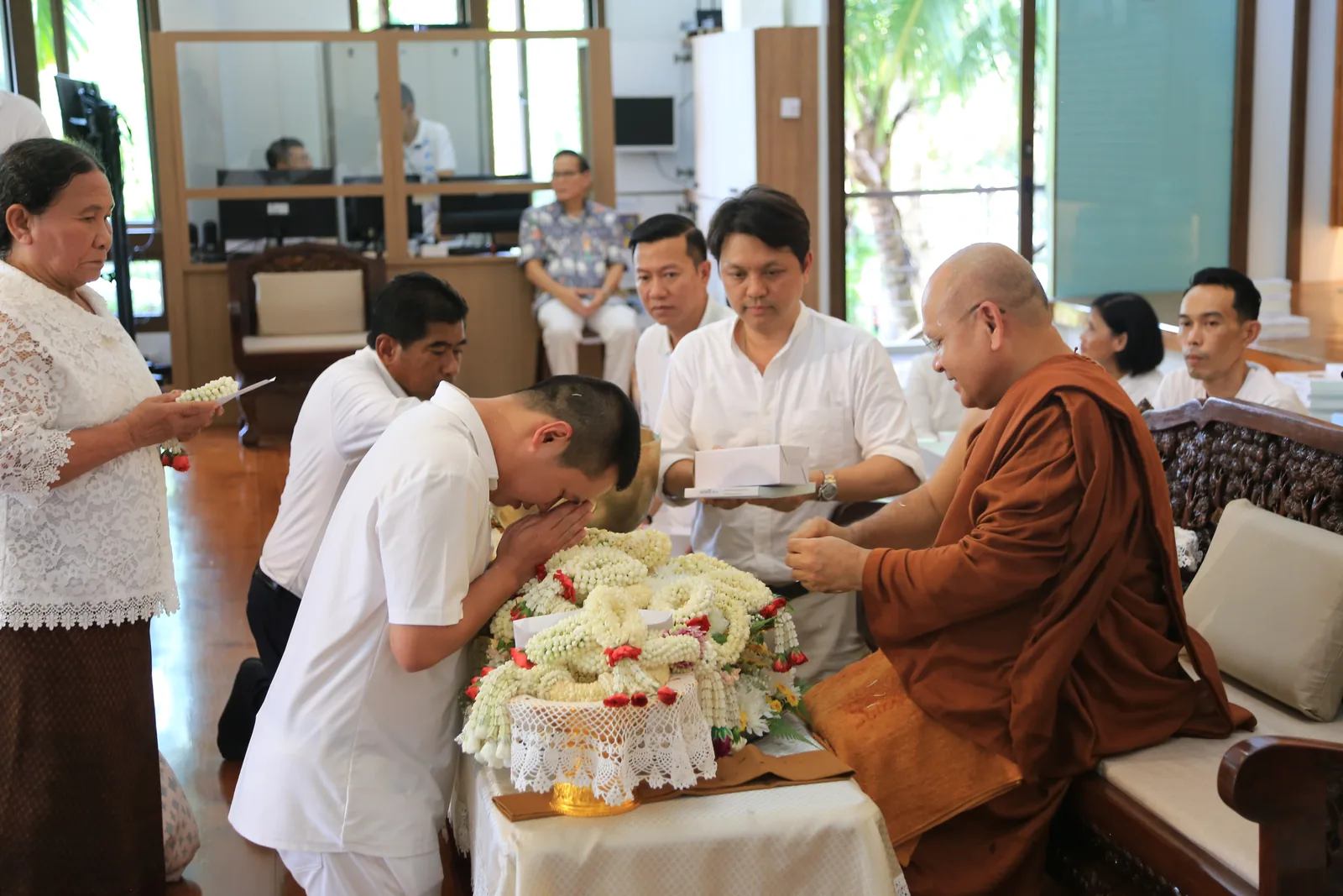 ประมวลภาพบรรยากาศ พิธีสรงน้ำท่านพระอาจารย์ในงานมุทิตาสักการะอายุวัฒนมงคล ๕๖ ปี