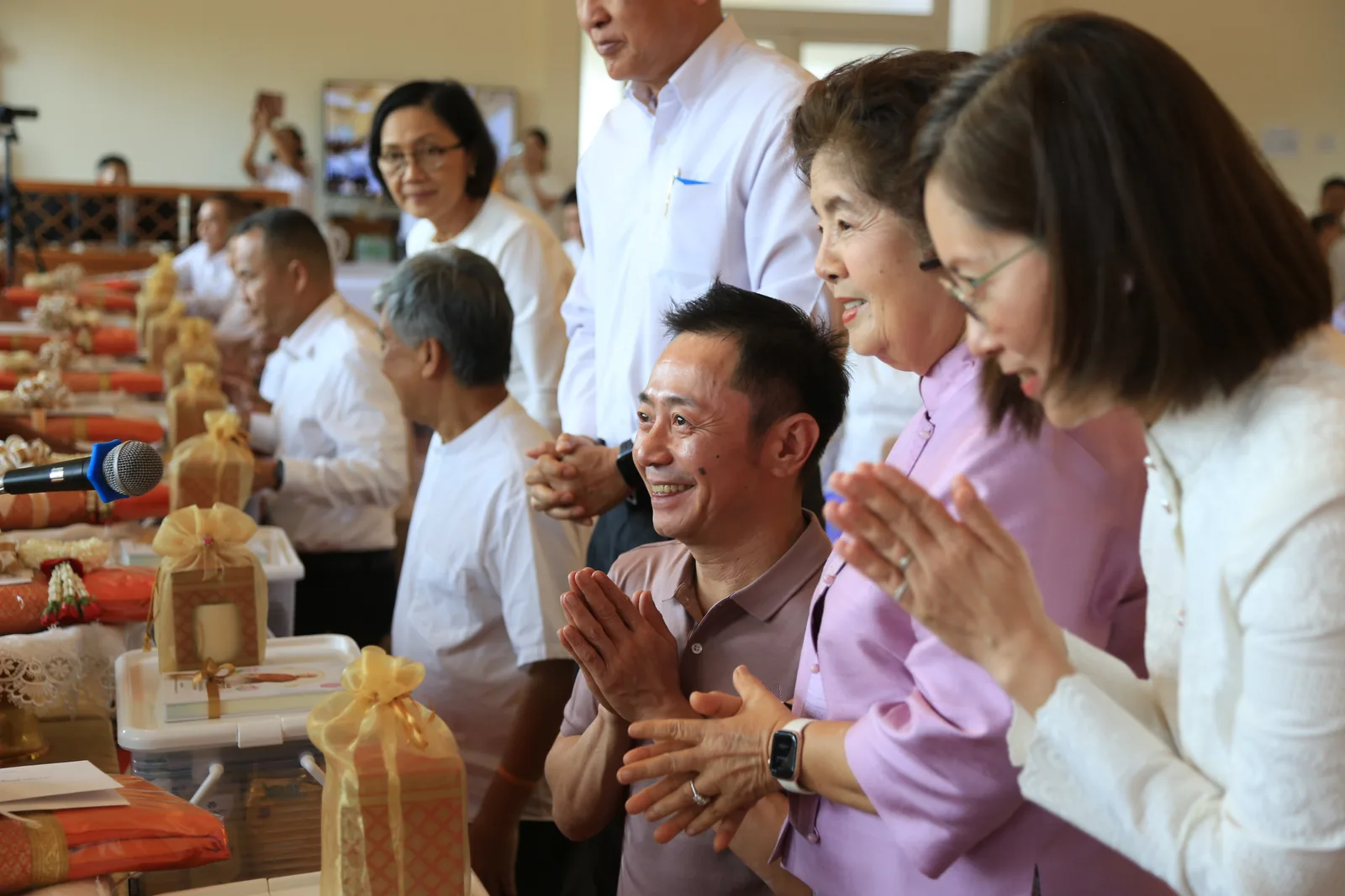 ประมวลภาพบรรยากาศ พิธีสรงน้ำท่านพระอาจารย์ในงานมุทิตาสักการะอายุวัฒนมงคล ๕๖ ปี