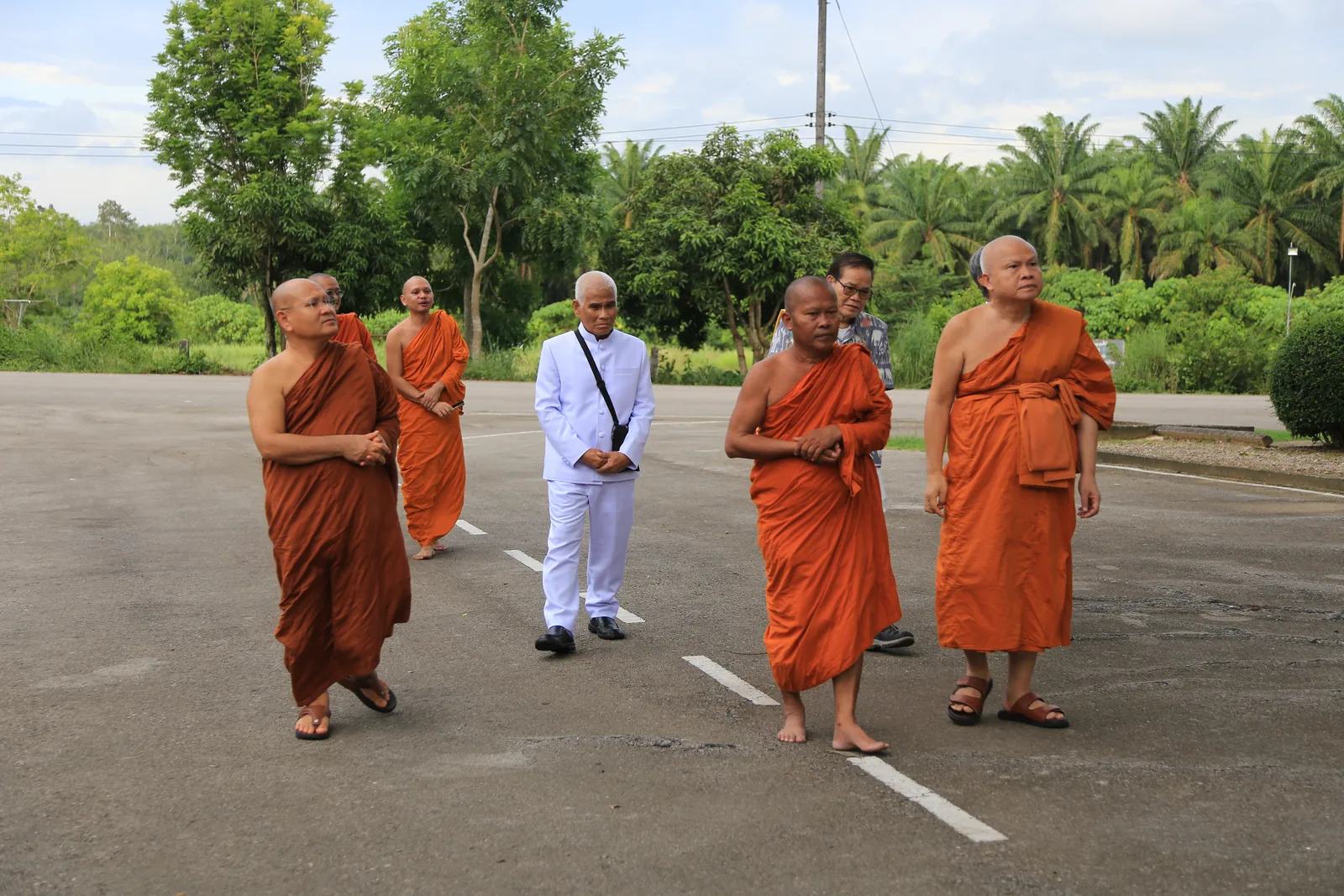 ประมวลภาพบรรยากาศ พิธีสรงน้ำท่านพระอาจารย์ในงานมุทิตาสักการะอายุวัฒนมงคล ๕๖ ปี