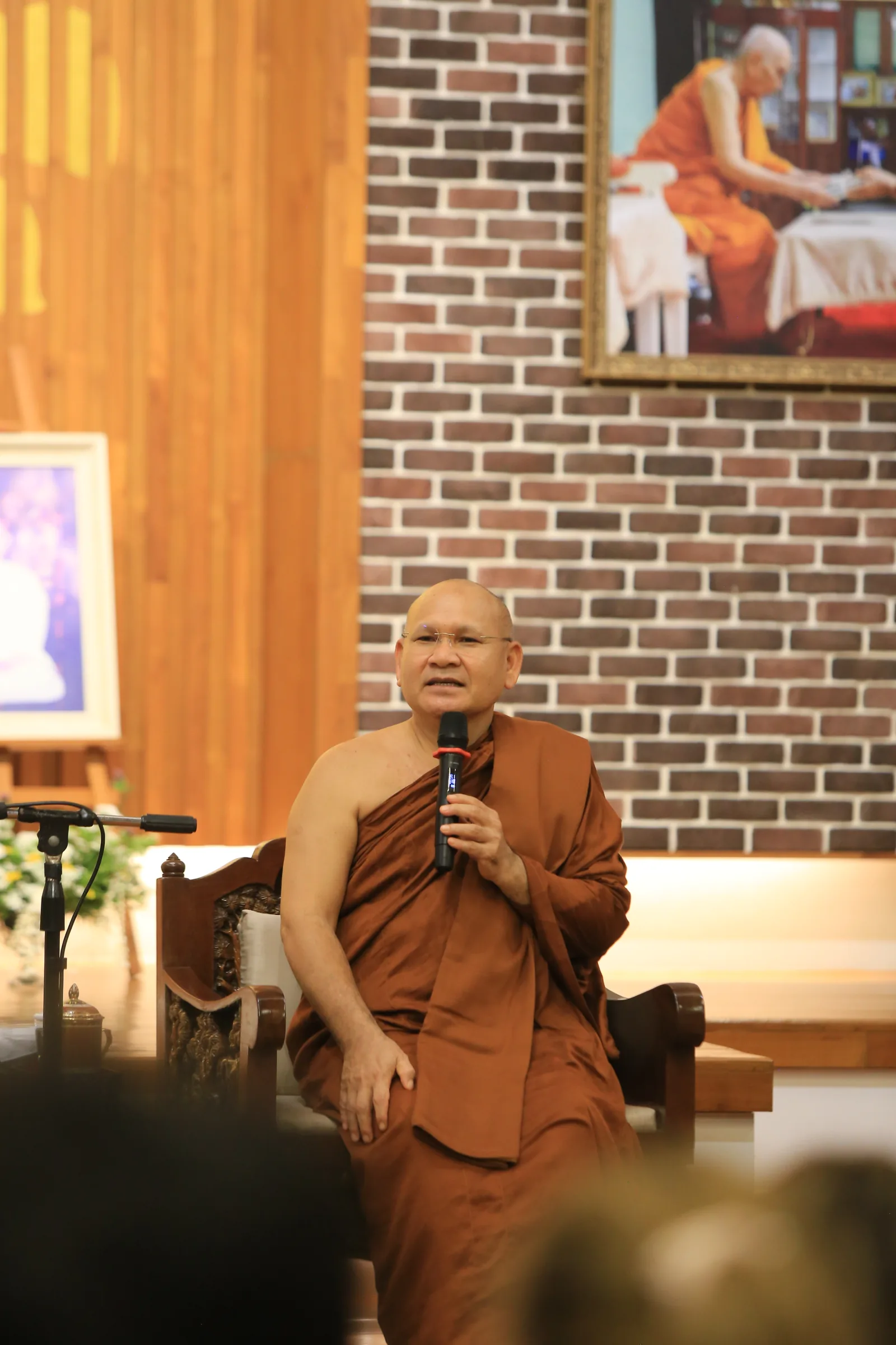 ประมวลภาพบรรยากาศ พิธีสรงน้ำท่านพระอาจารย์ในงานมุทิตาสักการะอายุวัฒนมงคล ๕๖ ปี