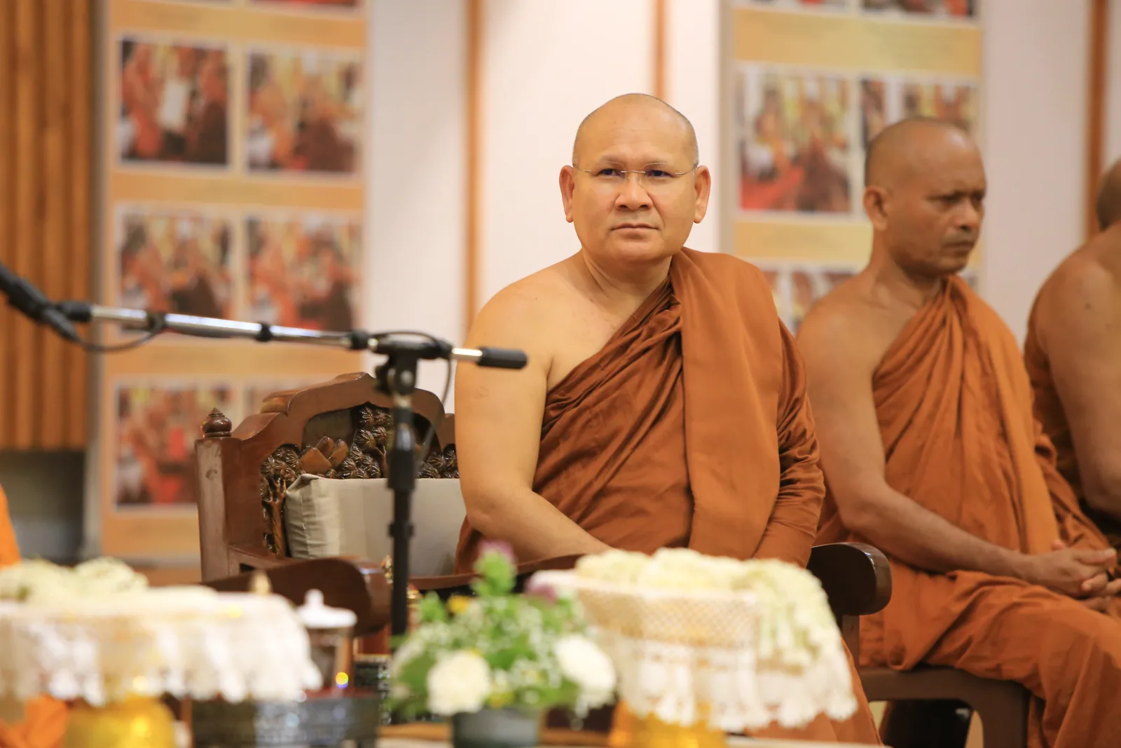 ประมวลภาพบรรยากาศ พิธีสรงน้ำท่านพระอาจารย์ในงานมุทิตาสักการะอายุวัฒนมงคล ๕๖ ปี