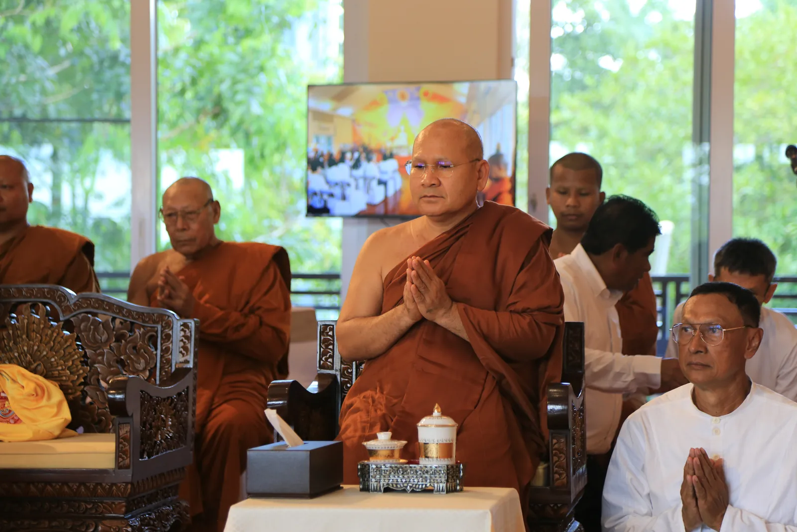 ประมวลภาพบรรยากาศ พิธีสรงน้ำท่านพระอาจารย์ในงานมุทิตาสักการะอายุวัฒนมงคล ๕๖ ปี