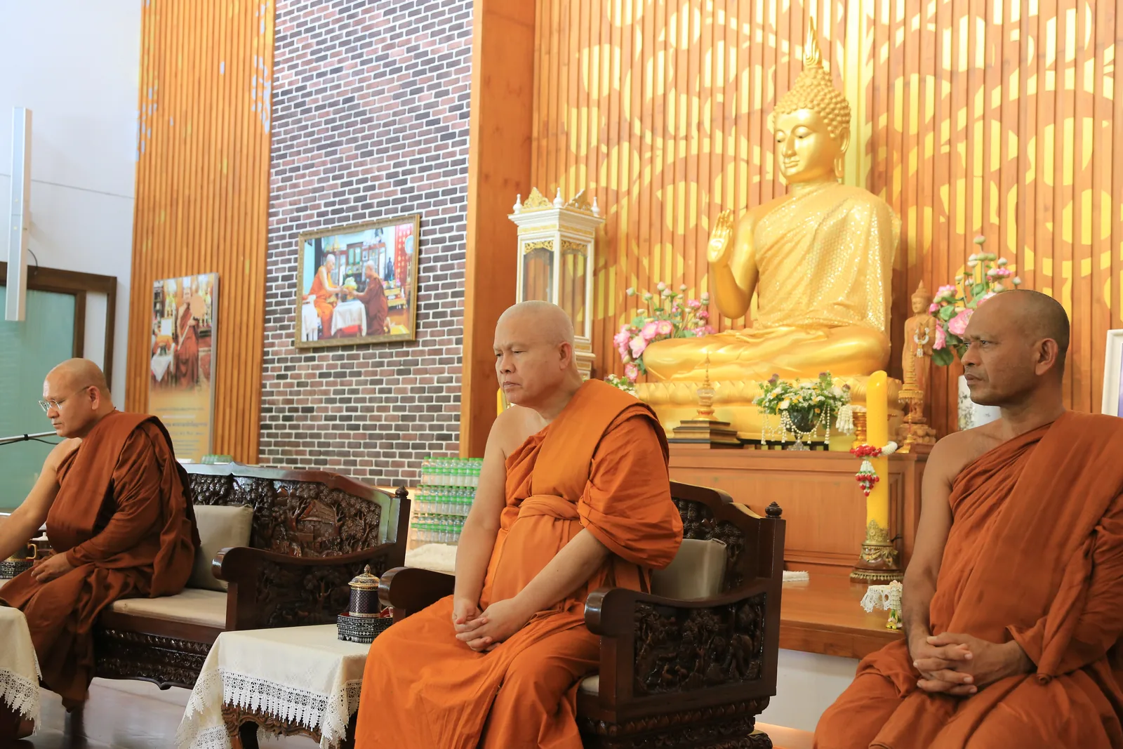 ประมวลภาพบรรยากาศ พิธีสรงน้ำท่านพระอาจารย์ในงานมุทิตาสักการะอายุวัฒนมงคล ๕๖ ปี